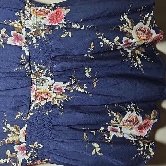 SHEIN Curve Navy Floral V-Neck Blouse - Picture 4 of 6